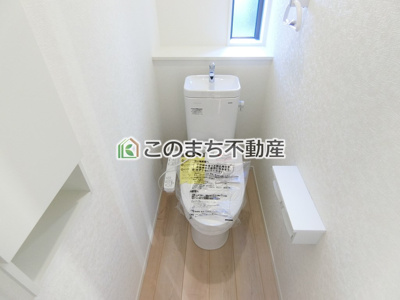 【トイレ】 | CRADLE GARDEN栃木市薗部町　第14　1号棟　 | 同社施工物件写真。※建具やフローリング、その他仕様が異なる場合がございます。
