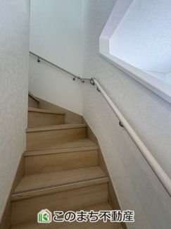 【内装】 | CRADLE GARDEN栃木市薗部町　第14　1号棟　 | 同社施工物件写真。※建具やフローリング、その他仕様が異なる場合がございます。手摺り付き階段で小さなお子様やご年配の方も安心ですね☆