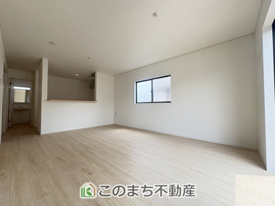 【居間・リビング】 | CRADLE GARDEN栃木市薗部町　第14　1号棟　 | 同社施工物件写真。※建具やフローリング、その他仕様が異なる場合がございます。