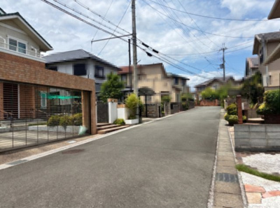 【前面道路含む現地写真】 | 大津市雄琴北1丁目21-7　中古戸建 | 2026年6月撮影、前面道路