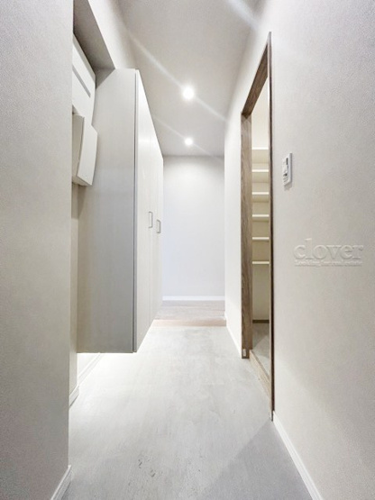 【玄関】 | ライオンズマンション大山西町 | 玄関の様子です。ナチュラル系の色合いを重視した内装のイメージをご確認ください。お部屋の第一印象やイメージを決定づける空間です。～即日のご見学可能～　お問合せはお気軽にどうぞ。