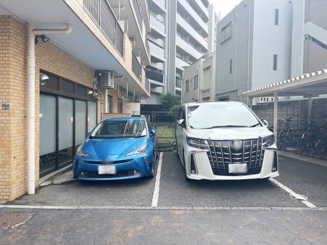 【駐車場】 | ライオンズマンション大山西町 | マンションの駐車場スペース。空きの有無や駐車料金、サイズ規定などについては、改めてお問い合わせください。～即日のご見学可能～　お問合せはお気軽にどうぞ。