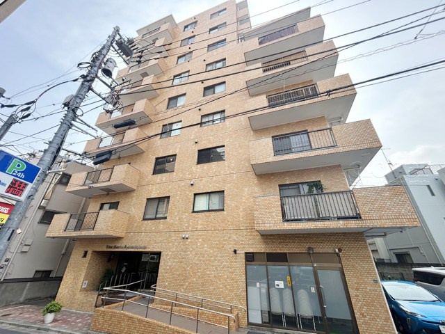 【外観】 | ライオンズマンション大山西町 | 手入れの行き届いた外壁やエントランスなど、「見ればわかる」レベルで清潔感を保ったマンションです。築年数を感じさせない姿で皆様をお出迎えします。～即日のご見学可能～　お問合せはお気軽にどうぞ。