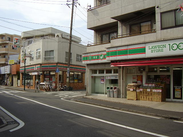 ローソン１００、セブ…まで180m