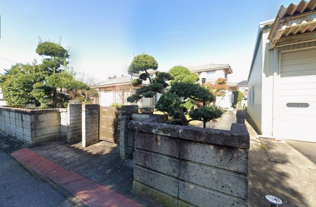 茂原市高師　中古戸建の前面道路含む現地写真|敷地約304坪 ７LDKシャッター式車庫8台可能 JR外房線茂原駅徒歩約12分 茂原小学校徒歩約8分