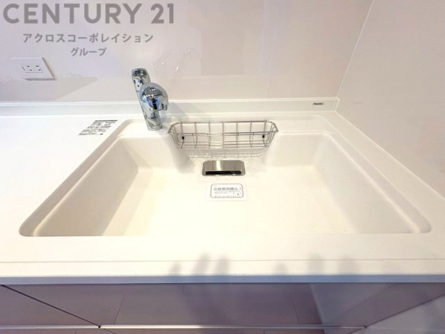 大きなシンクでお鍋などの大きな調理器具を洗う際にも便利です。
