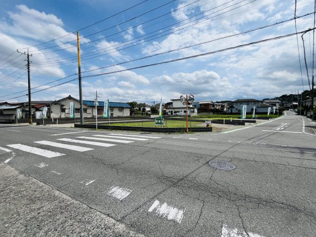 【前面道路含む現地写真】