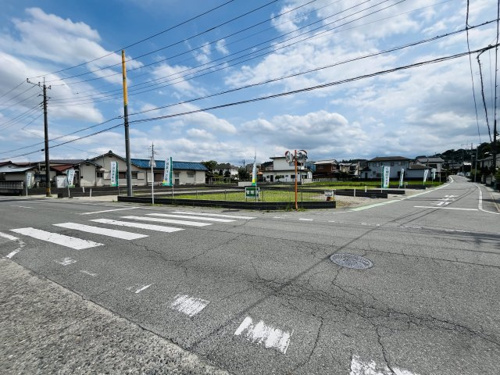 【前面道路含む現地写真】