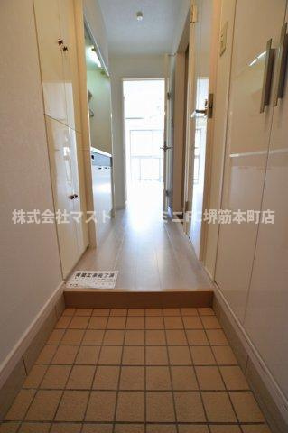 ナオシス長柄東の玄関
