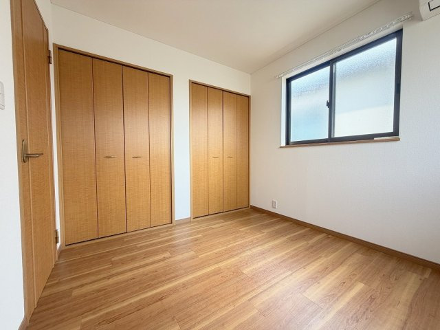 三郷市天神1丁目　中古戸建の洋室|クローゼットが2ヶ所付いた洋室4.5帖