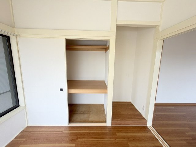 三郷市天神1丁目　中古戸建の収納|お布団の収納にも便利な押入付きです
