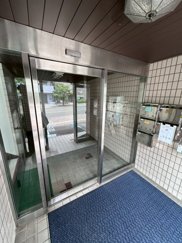 日野市1棟ビル　のエントランス