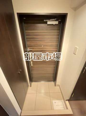 フェルクルール上野根岸の玄関