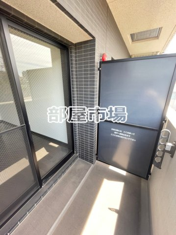 フェルクルール上野根岸のバルコニー