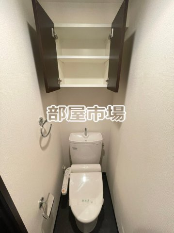 フェルクルール上野根岸のトイレ|上部収納