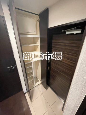 フェルクルール上野根岸の玄関