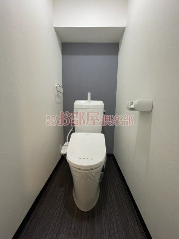アンピール六ツ門のトイレ|落ち着いた色調のトイレです