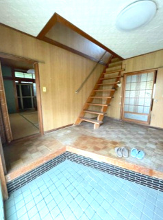 高島市安曇川町青柳中古戸建の玄関