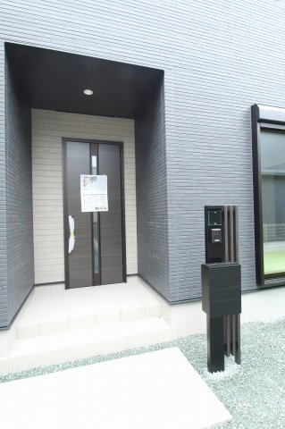 介良乙　新築戸建　1号棟（全2区画）の玄関