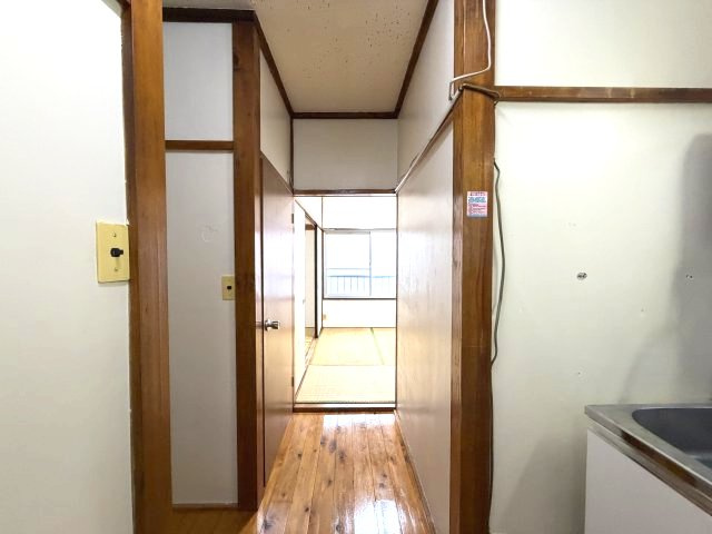 保土田荘の玄関