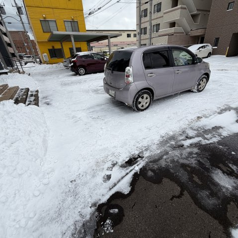 スプーンマンションの駐車場