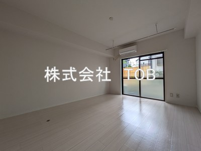 【居間・リビング】 | フラット白馬 | 洋室8帖