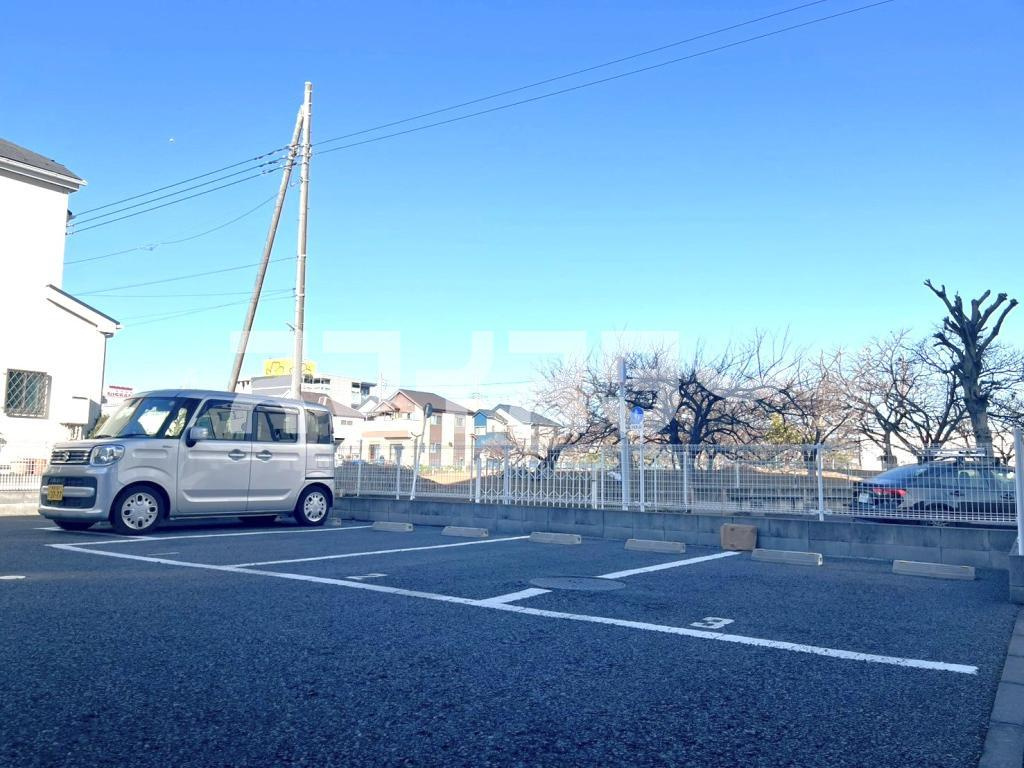 東大和市立野１丁目の賃貸マンションの駐車場