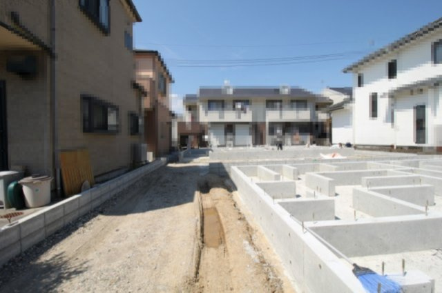 介良乙　新築戸建　2号棟（全2区画）の前面道路含む現地写真|前面道路　北西　幅4.2ｍ　公道　接面2.4ｍ　