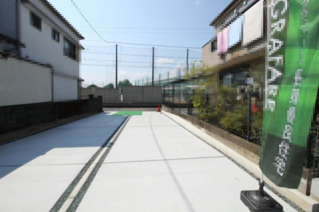 介良乙　新築戸建　2号棟（全2区画）の前面道路含む現地写真