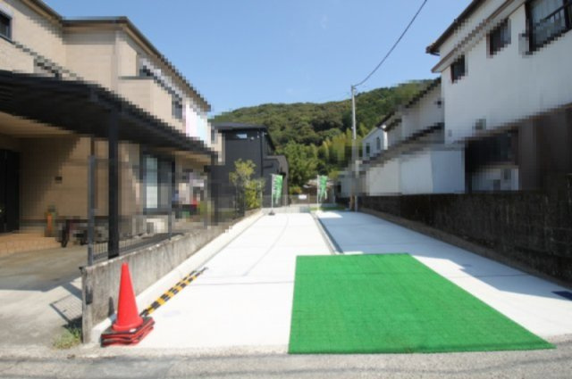 介良乙　新築戸建　2号棟（全2区画）の前面道路含む現地写真|前面道路　北西　幅4.2ｍ　公道　接面2.4ｍ　