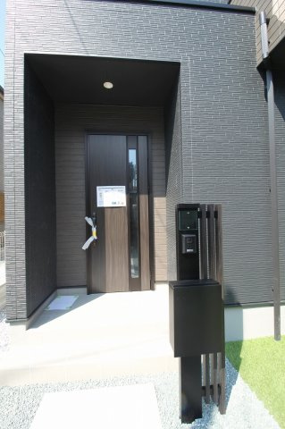 介良乙　新築戸建　2号棟（全2区画）の玄関|2号棟　土地面積　187.76㎡　（約56.79坪）