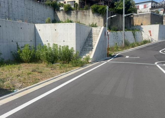 【外観】 | 物件の詳細については、現地を見てわかること以外に、役所や法務局などで調べないとわからないことがあります。そのため、現地に行く場合は、もしこの物件を買ったらどのような生活ができるかをイメージしましょう。