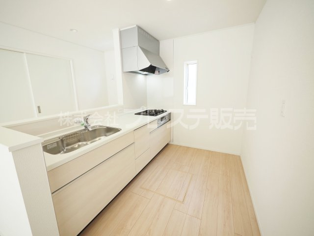 大和郡山市箕山町の新築一戸建 全６区画のキッチン|現地写真（５号地キッチン）人気の対面キッチン♪