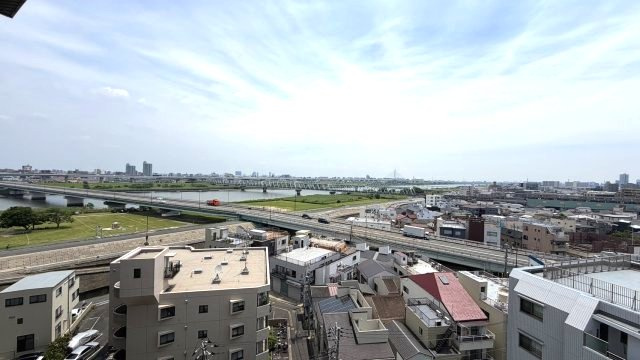 朝日プラザ八広の展望|遠くの地平線まで見渡せる開放感。高層階ならではの贅沢な景色が魅力です。