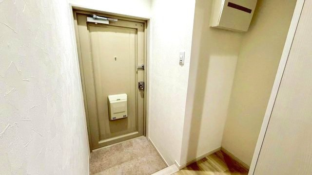 朝日プラザ八広の玄関|毎日出入りする場所だからこそ、“新しさ”と清潔感がうれしいポイント。