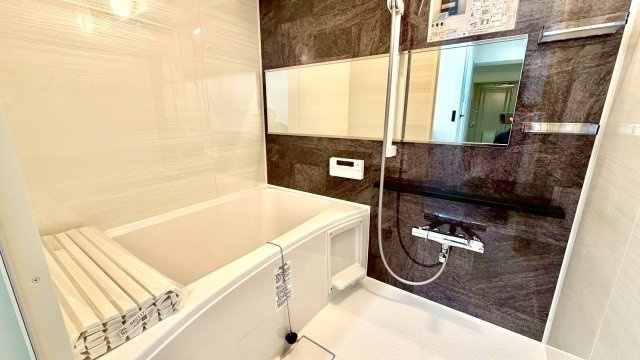朝日プラザ八広の浴室|落ち着いたデザインと清潔感が魅力のバスルーム空間。