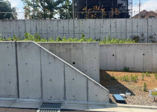 【外観】 | 土地購入を検討されている場合、境界杭がない状態で購入してしまうと境界確定測量をする必要があり、費用がかかります。購入の前に、売主、隣土地所有者立ち合いのもと境界を確定し境界杭を設置するのがベストです。