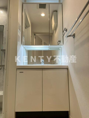 【洗面所】 | 西中延２丁目貸戸建 | 独立洗面化粧台♪