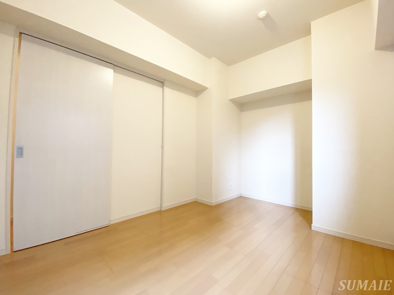 プリムベール新田の寝室|別角度からみた6帖の寝室です☆
