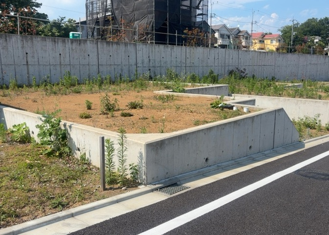 【外観】 | 人が暮らすうえで日光は大切な要素となります。日当たりの良さは譲れないポイントですね。併せて近くに大きな建築物の建築予定がないか、あるいはそれが可能な土地が近くにないか事前に確認することもお勧めします。