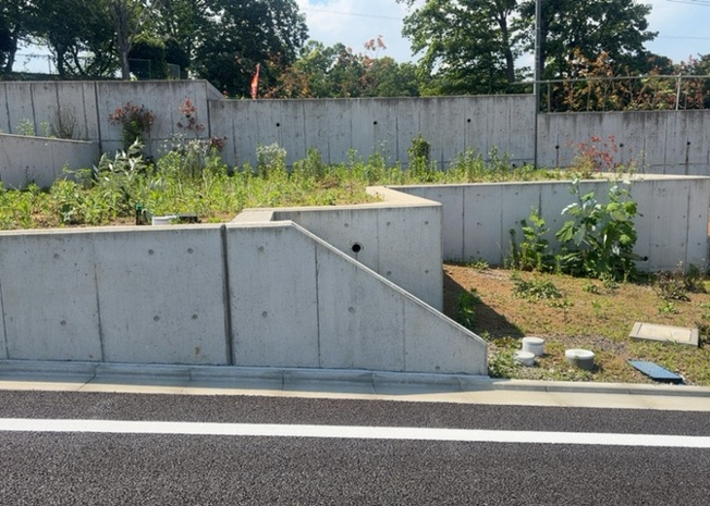 【外観】 | 土地購入を検討されている場合、境界杭がない状態で購入してしまうと境界確定測量をする必要があり、費用がかかります。購入の前に、売主、隣土地所有者立ち合いのもと境界を確定し境界杭を設置するのがベストです。