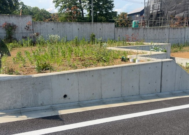 【外観】 | 家を建てる前提で土地を探している場合、地盤の丈夫さは譲れない条件の一つです。地盤が脆弱だと追加工事が必要となります。また、過去に地盤沈下や液状化現象を起こした土地は、できるだけ避けた方がいいでしょう。