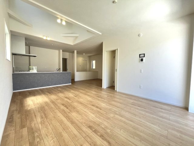 【居間・リビング】 | 福岡市南区屋形原1丁目2期　1号棟（全2棟）【仲介手数料無料・0円】 | 現地写真。