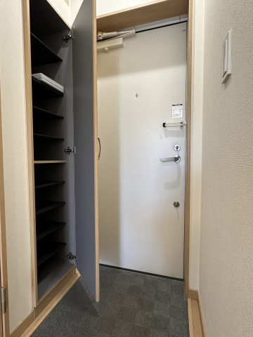 ルピナス清川の玄関