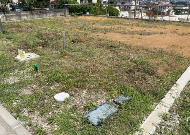 【外観】 | 土地を買う際、住む地域の自治体や福祉の補助制度にも注目してみましょう。子供や老人の医療補助やゴミ出しのルールなど、自治体によってルールに大きな違いがあるため、暮らしやすい土地で判断するとよいでしょう。