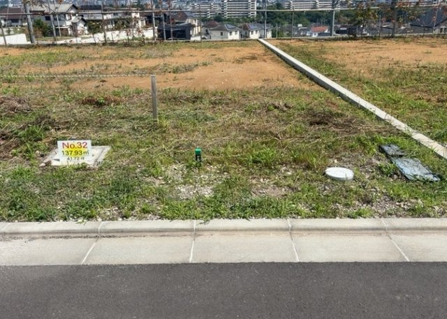 【外観】 | 家を建てる前提で土地を探している場合、地盤の丈夫さは譲れない条件の一つです。地盤が脆弱だと追加工事が必要となります。また、過去に地盤沈下や液状化現象を起こした土地は、できるだけ避けた方がいいでしょう。