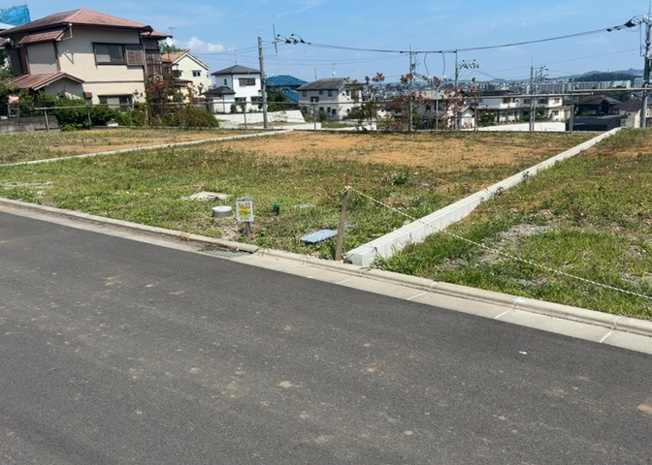 【外観】 | 土地の面積＝住宅面積ではありません。建ぺい率の問題などで、土地のある場所によって住宅を建てられる面積は限られています。高さもしかり、「土地」という言葉の中には、建築条件も含まれると考えておきましょう。