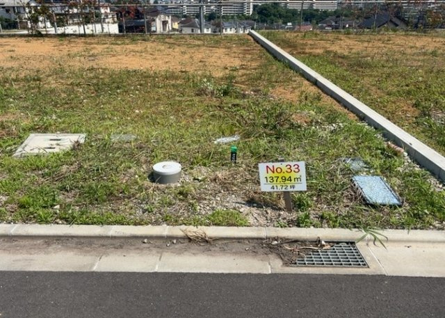 【外観】 | 人が暮らすうえで日光は大切な要素となります。日当たりの良さは譲れないポイントですね。併せて近くに大きな建築物の建築予定がないか、あるいはそれが可能な土地が近くにないか事前に確認することもお勧めします。