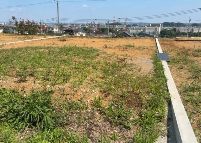 【外観】 | 土地購入を検討されている場合、境界杭がない状態で購入してしまうと境界確定測量をする必要があり、費用がかかります。購入の前に、売主、隣土地所有者立ち合いのもと境界を確定し境界杭を設置するのがベストです。