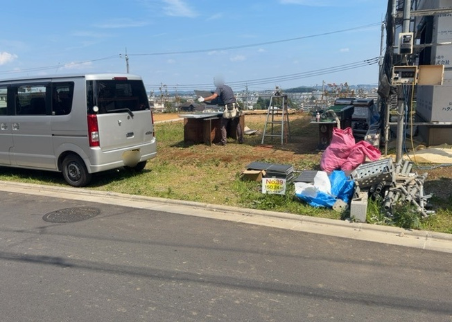 【外観】 | 土地の形が極端に長細かったり、狭小地、あるいは道路との高低差がある傾斜地だった場合、後々売ろうとしても買い手がつかない場合もあります。後々、売却することになった時に価値の下がらない土地を選びましょう。